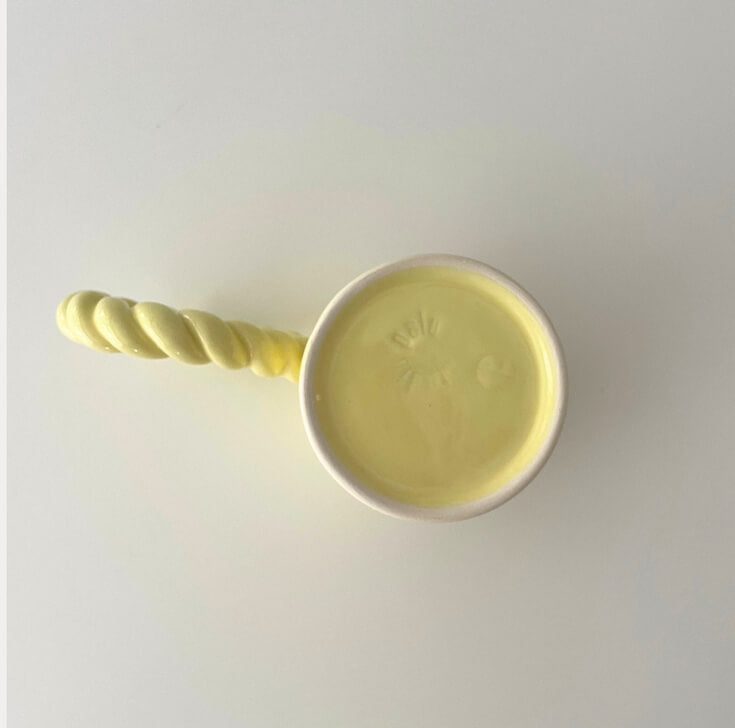 Handgemaakte mok studio palu onderkant