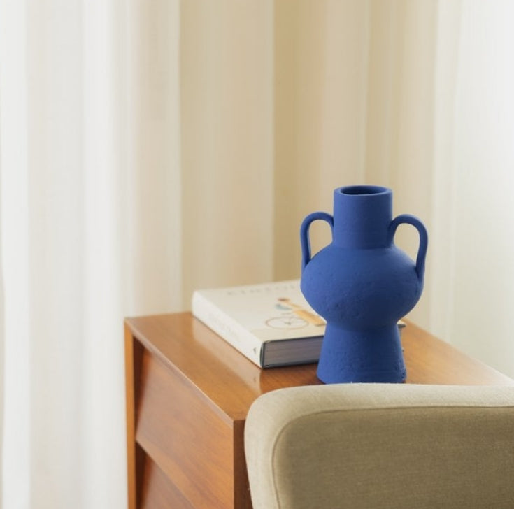 Blauwe keramieken vaas