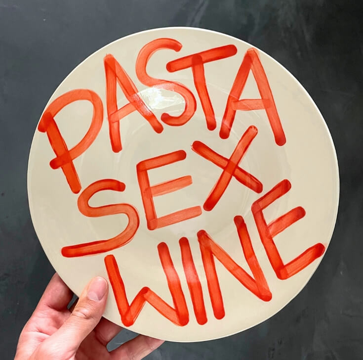 keramiek pasta bord in hand