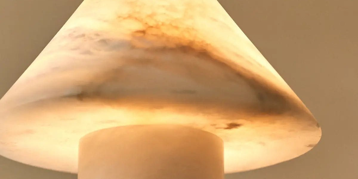 Tafellamp van albast  van onder