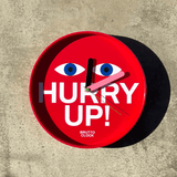 Brutto hurry up design klok op de grond