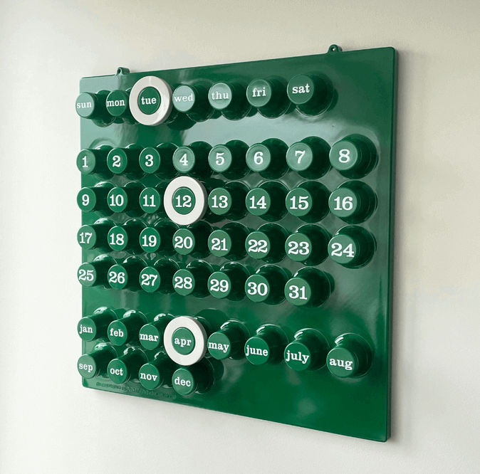 Ring a date aan de muur