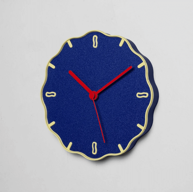 Margherita klok warren & Laetitia aan muur