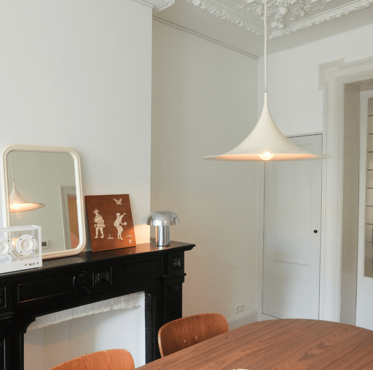 Woonkamer met design hanglamp