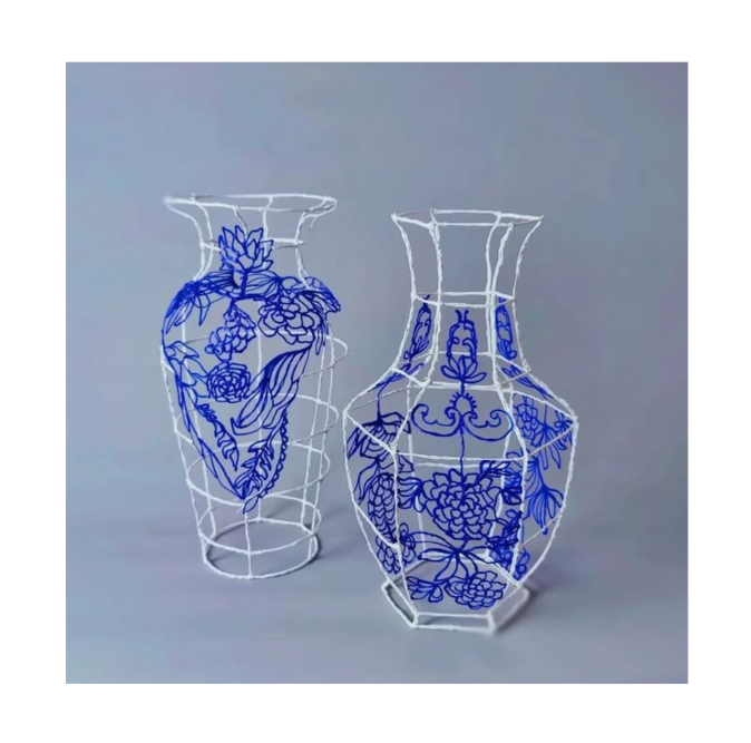 vases blue and white
