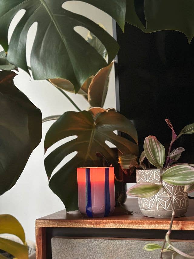 Maegen Atina geurkaars paars gestreept