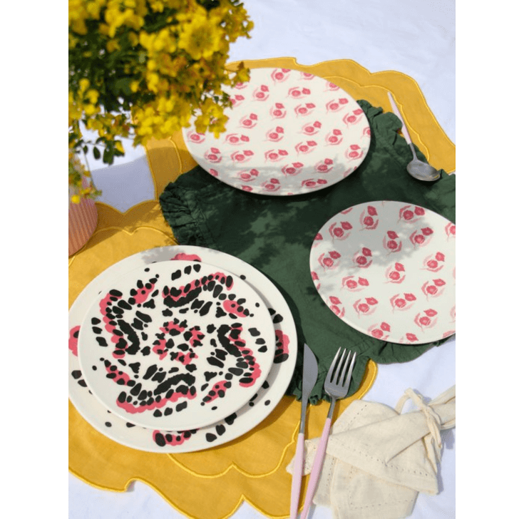 Po de barro bord bloemen op tafel