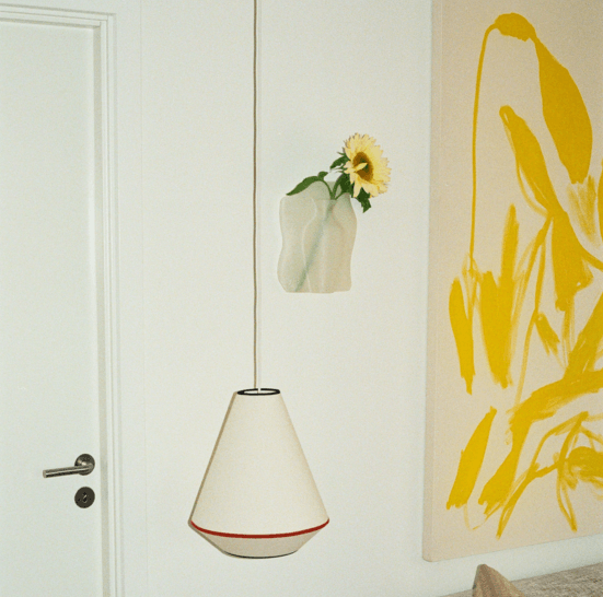 Roma muurvaas wit in woonkamer