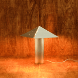 Chimney tafellamp geeft licht