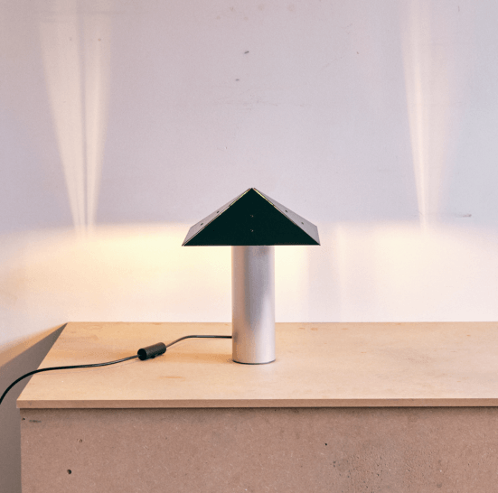 Bothi tafellamp groen geeft licht
