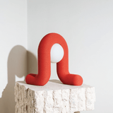 Emil Robbrecht Lamp rood op kast