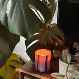 Maegen Atina geurkaars paars brandend