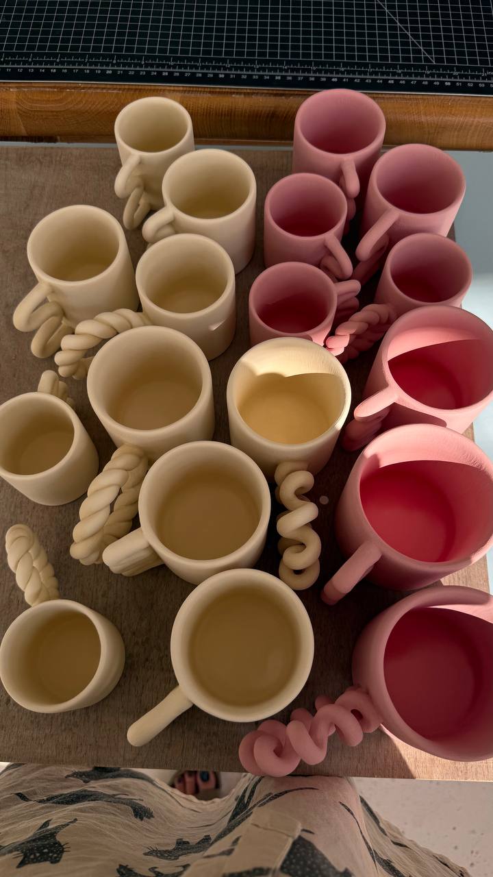 mokken keramiek krijgen glazuur laag